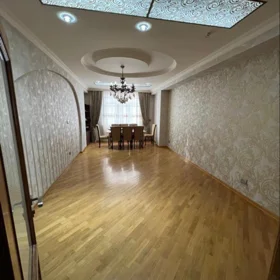 In Baku 178.0 m² apartment is for sale