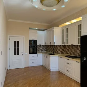 In Baku 100.0 m² apartment is for sale - Image 3