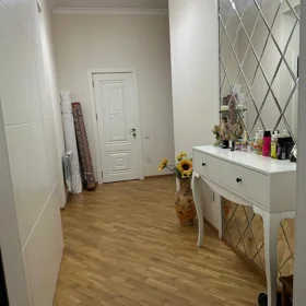 In Baku 100.0 m² apartment is for sale - Image 4