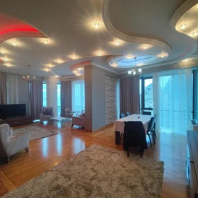 In Baku 200.0 m² apartment is for rent - Image 2