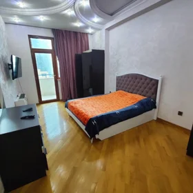 In Baku 200.0 m² apartment is for rent - Image 4