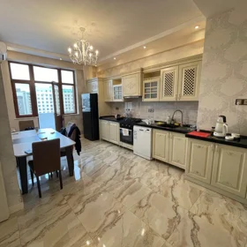 In Baku 110.0 m² apartment is for rent - Image 2