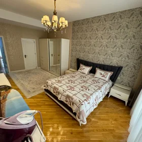 In Baku 209.0 m² apartment is for rent - Image 4