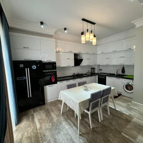 In Baku 209.0 m² apartment is for rent - Image 3