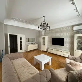 In Baku 209.0 m² apartment is for rent - Image 2