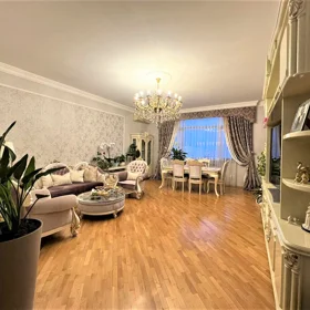 In Baku 200.0 m² apartment is for rent - Image 2