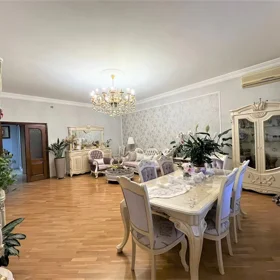 In Baku 200.0 m² apartment is for rent - Image 3