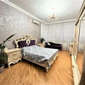 In Baku 200.0 m² apartment is for rent - Image 5