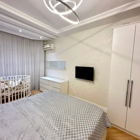 In Baku 150.0 m² apartment is for sale - Image 4