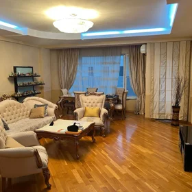In Baku 185.0 m² apartment is for rent - Image 2