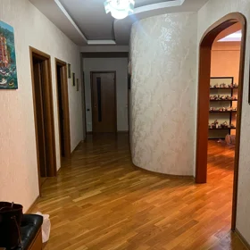 In Baku 185.0 m² apartment is for rent - Image 5