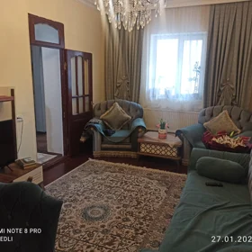 In Khirdalan 150.0 m² house with 3.0 rooms is for sale