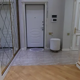 In Baku 77.0 m² apartment is for sale - Image 2