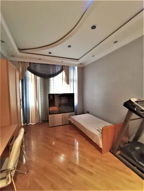 In Baku 170.0 m² apartment is for sale - Image 5
