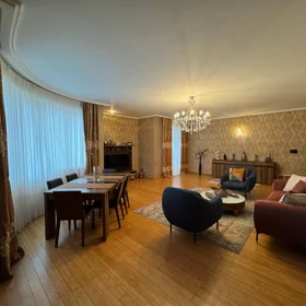 In Baku 200.0 m² apartment is for sale - Image 2