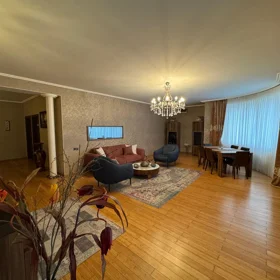 In Baku 200.0 m² apartment is for sale - Image 3