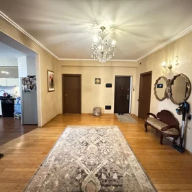 In Baku 200.0 m² apartment is for sale - Image 4