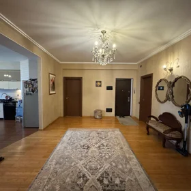In Baku 200.0 m² apartment is for sale - Image 5