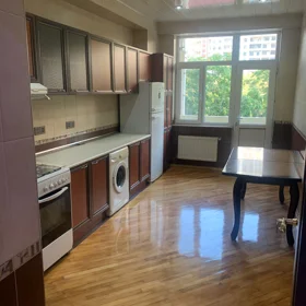 In Baku 131.0 m² apartment is for rent - Image 4