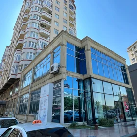 In Baku 740.0 m² commercial is for rent