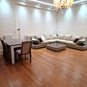 In Baku 180.0 m² apartment is for rent - Image 2