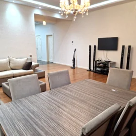 In Baku 180.0 m² apartment is for rent - Image 3
