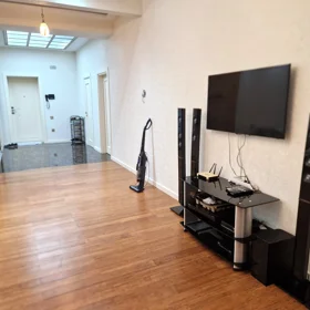 In Baku 180.0 m² apartment is for rent - Image 4