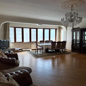In Baku 198.0 m² apartment is for rent - Image 3