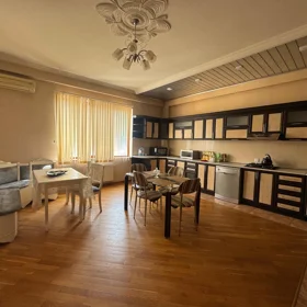 In Baku 198.0 m² apartment is for rent - Image 4