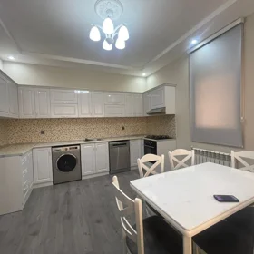 In Baku 250.0 m² house with 5.0 rooms is for rent - Image 2