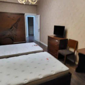 In Baku 136.0 m² apartment is for rent - Image 3