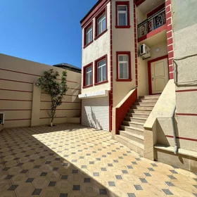 In nan 300.0 m² house with 5.0 rooms is for rent