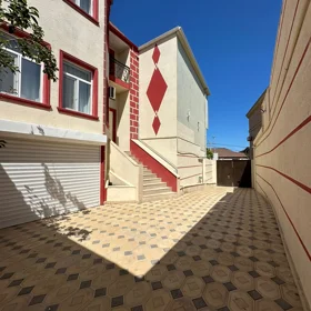 In nan 300.0 m² house with 5.0 rooms is for rent - Image 2