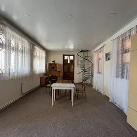 In nan 225.0 m² house with 3.0 rooms is for rent - Image 4