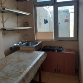 In Baku 45.0 m² house with 2.0 rooms is for rent - Image 2