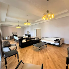 In Baku 480.0 m² apartment is for rent - Image 3