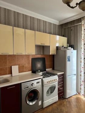 In Baku 65.0 m² apartment is for sale - Image 3