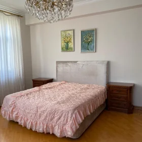 In Baku 200.0 m² apartment is for rent - Image 5