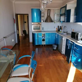 In Baku 216.0 m² apartment is for rent - Image 5