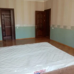 In Baku 146.0 m² apartment is for rent - Image 5