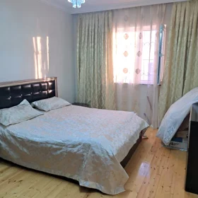 In Baku 177.0 m² house with 2.0 rooms is for rent - Image 2