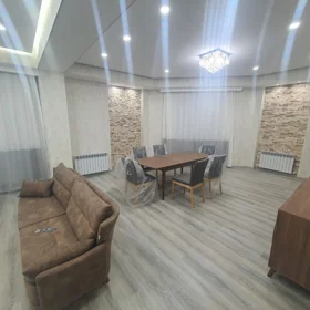In Baku 140.0 m² apartment is for rent - Image 2