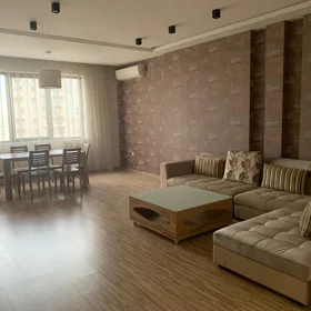 In Baku 151.0 m² apartment is for rent - Image 2