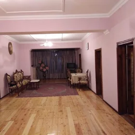 In Baku 220.0 m² house with 6.0 rooms is for rent