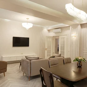 In Baku 139.0 m² apartment is for sale - Image 3