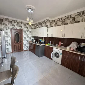 In Baku 142.0 m² apartment is for sale - Image 3