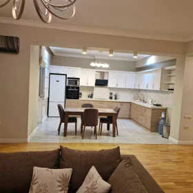 In Baku 100.0 m² apartment is for rent - Image 2