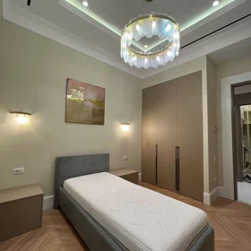 In Baku 144.0 m² apartment is for sale - Image 4