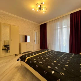 In Baku 110.0 m² apartment is for rent - Image 3