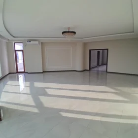 In Baku 220.0 m² apartment is for rent - Image 3